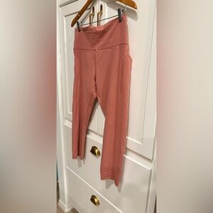Lululemon size 14 Pink High-Waisted Leggings w/ pockets and logo